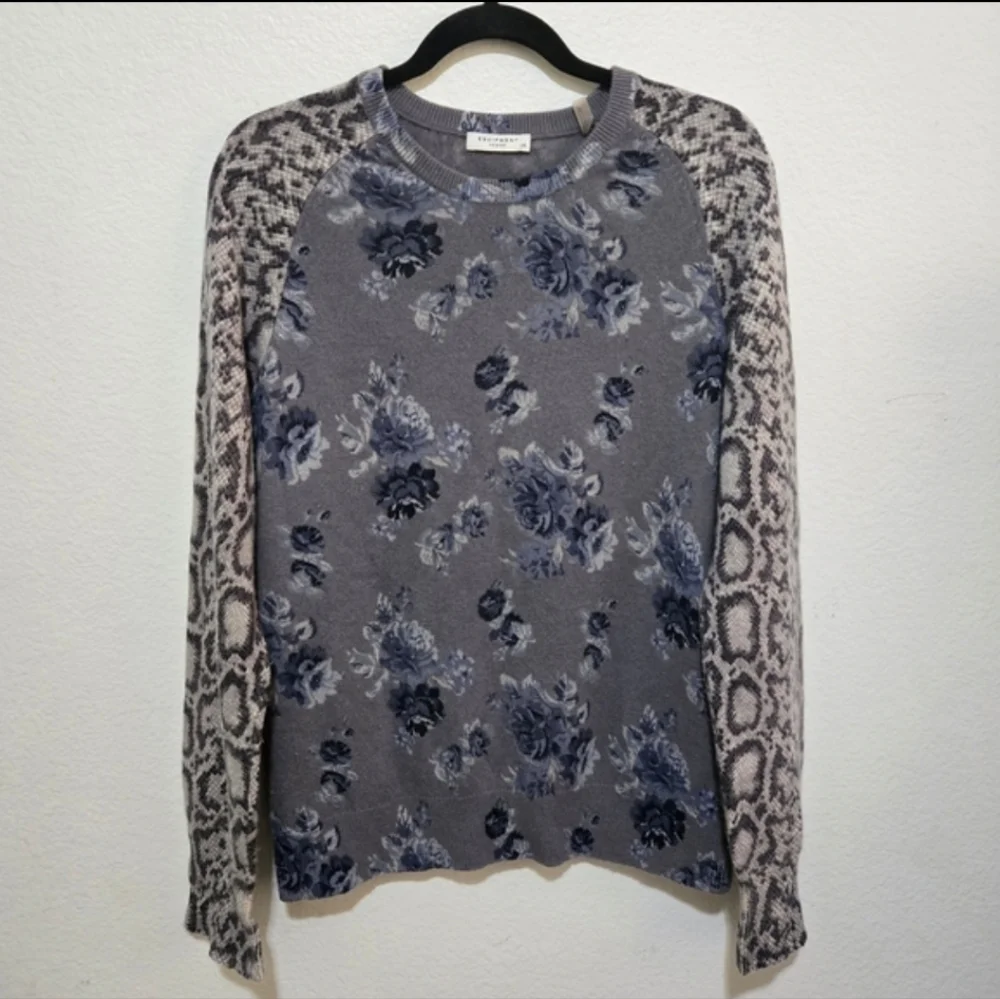 EQUIPMENT FEMME 100% Cashmere Gray Blue Floral Sweater Snake Print Sleeves Large - Picture 16 of 16